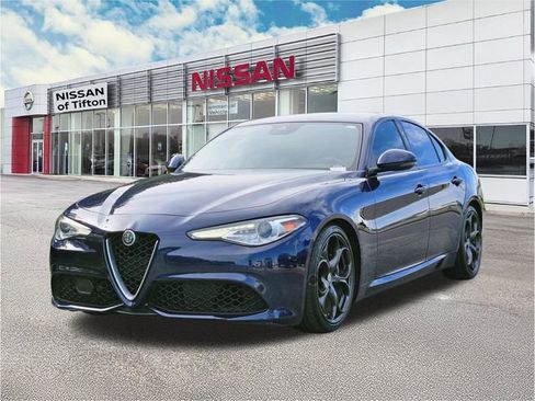 Used 2017 Alfa Romeo Giulia Ti w/ TI 19" Sport Package image 8
