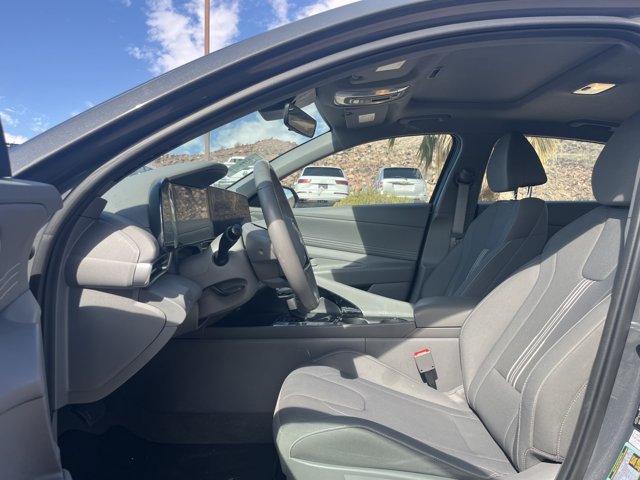 Used 2025 Hyundai Elantra SEL FWD image 10