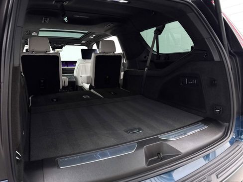 Used 2025 Cadillac Escalade ESV Sport Platinum w/ LPO, ONYX Package image 43