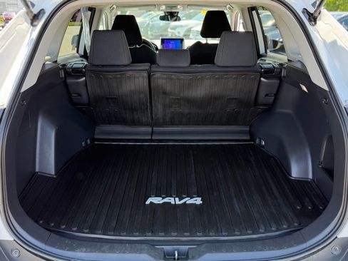 Used 2023 Toyota RAV4 LE AWD/4WD image 5