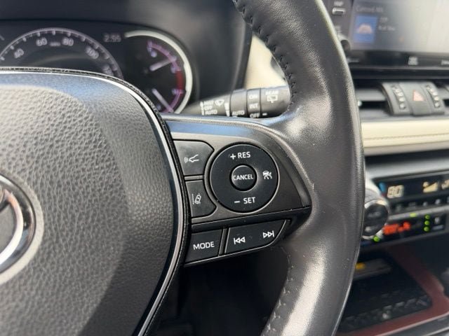 Used 2020 Toyota RAV4 Limited AWD/4WD image 19