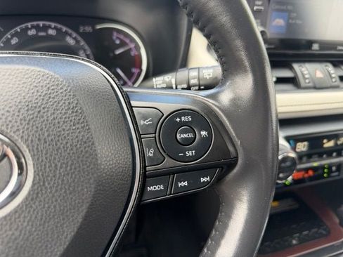 Used 2020 Toyota RAV4 Limited AWD/4WD image 19