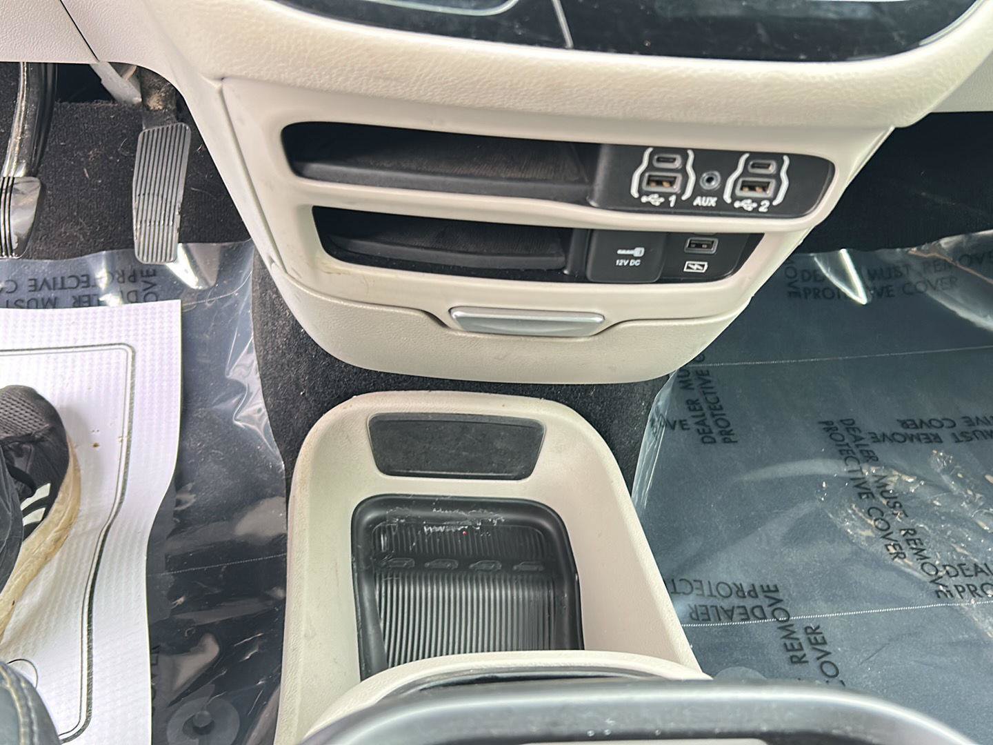 Used 2022 Chrysler Pacifica Touring-L FWD image 14