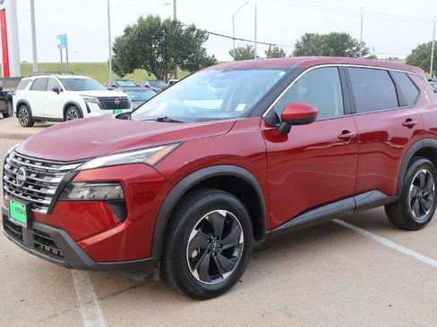 Certified 2025 Nissan Rogue SV AWD/4WD image 3