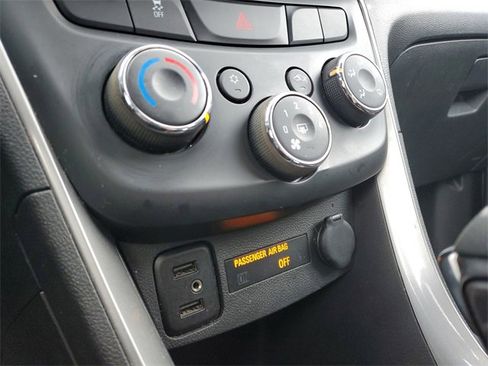 Certified 2022 Chevrolet Trax LT w/ LT Convenience Package image 34