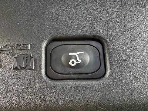 Used 2024 Lincoln Nautilus Reserve w/ Equipment Group 202A image 32