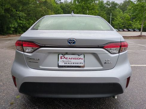 Used 2025 Toyota Corolla LE w/ LE Premium Package FWD image 5