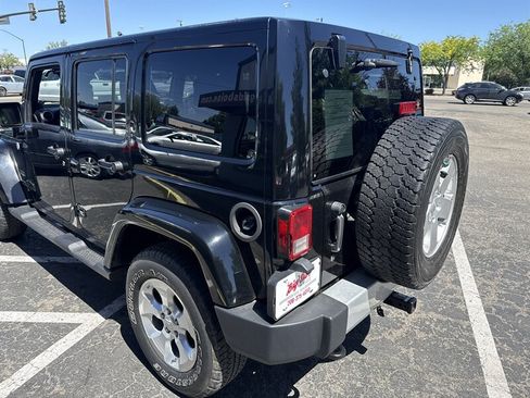 Used 2012 Jeep Wrangler Unlimited Sahara AWD/4WD image 7