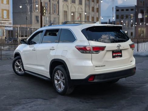 Used 2014 Toyota Highlander XLE FWD image 6