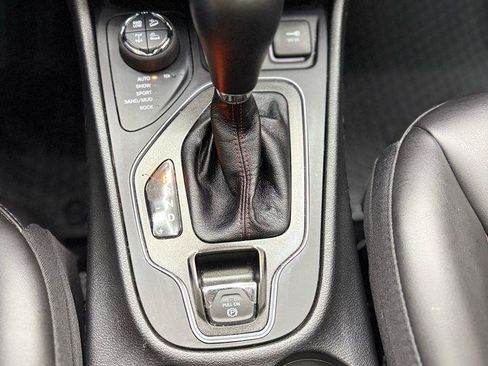 Used 2022 Jeep Cherokee Trailhawk w/ Sun, Sound & Nav Group AWD/4WD image 23