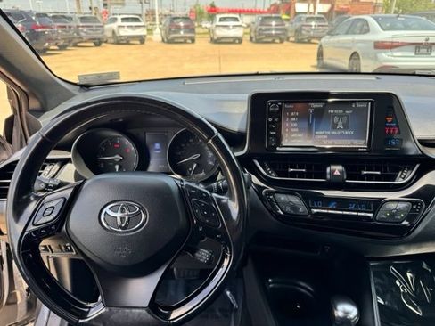 Used 2018 Toyota C-HR XLE FWD image 14