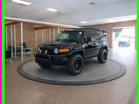 Used 2014 Toyota FJ Cruiser 4WD w/ Upgrade Package image 1