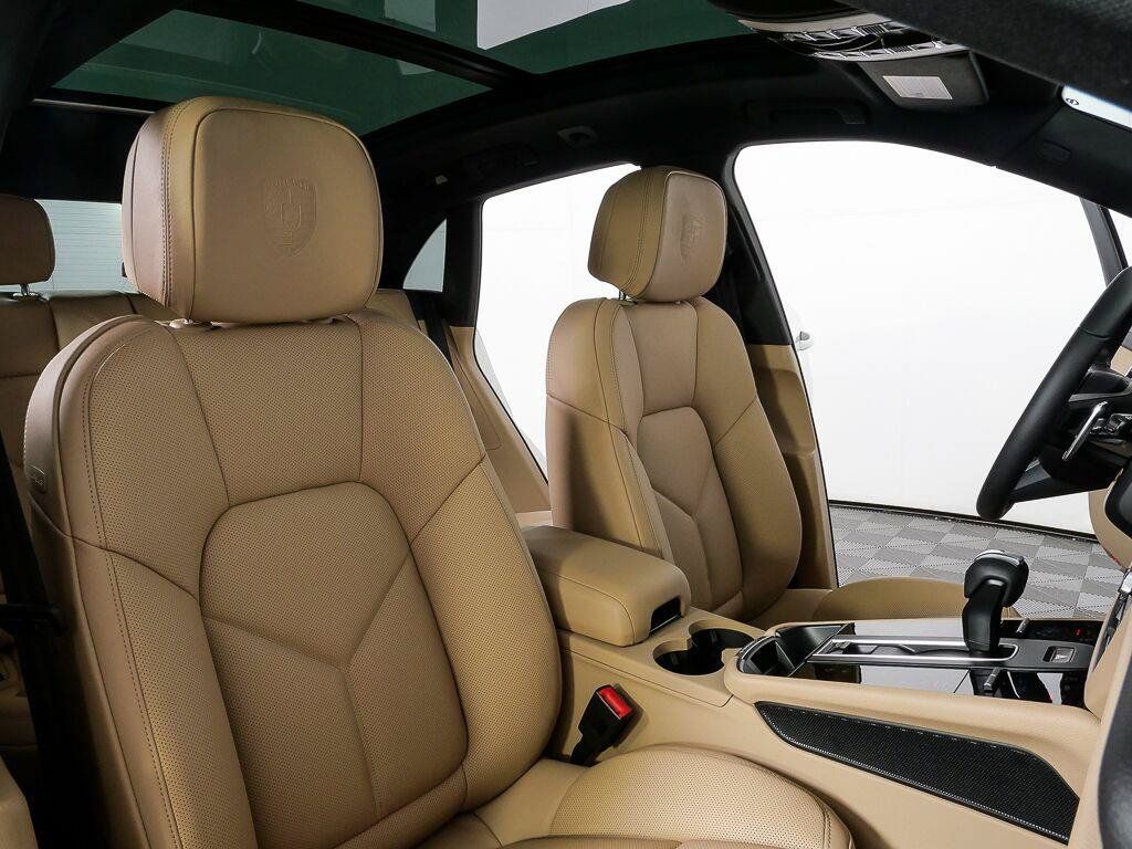 Certified 2026 Porsche Macan AWD/4WD image 23