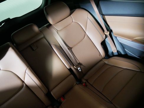 Certified 2023 Genesis GV70 2.5T w/ Advanced Package image 14