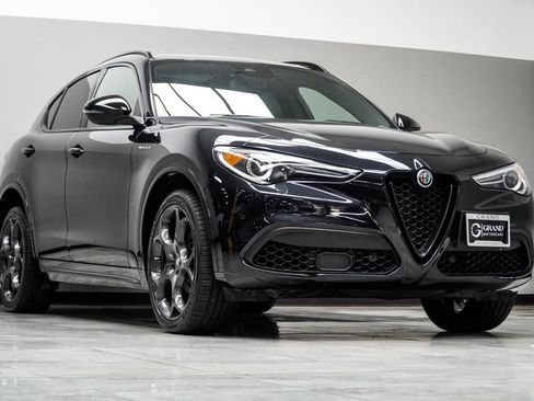 Used 2023 Alfa Romeo Stelvio Veloce AWD/4WD image 4