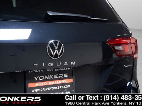 Used 2022 Volkswagen Tiguan SE R-Line image 30