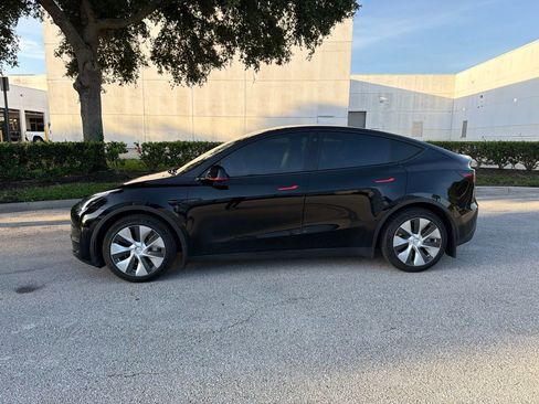 Used 2021 Tesla Model Y Long Range AWD/4WD image 2
