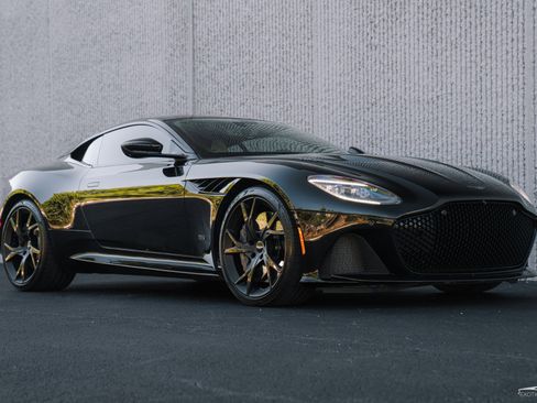 Used 2019 Aston Martin DBS Superleggera RWD image 9