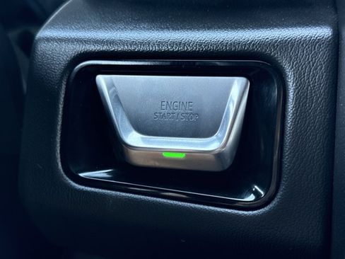 Used 2025 GMC Yukon Denali AWD/4WD image 28