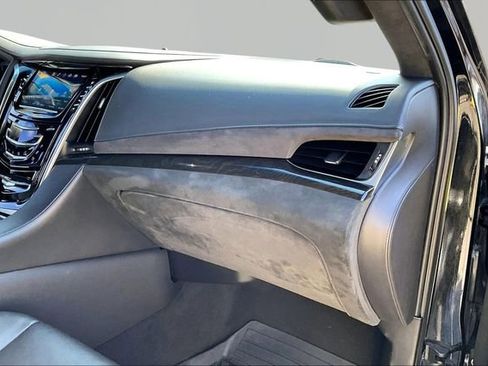 Used 2019 Cadillac Escalade Platinum image 19
