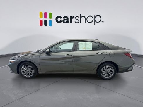 Used 2024 Hyundai Elantra SEL image 2