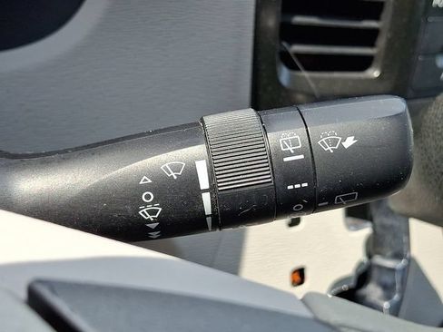 Used 2011 Toyota Sienna w/ Towing Pkg FWD image 22