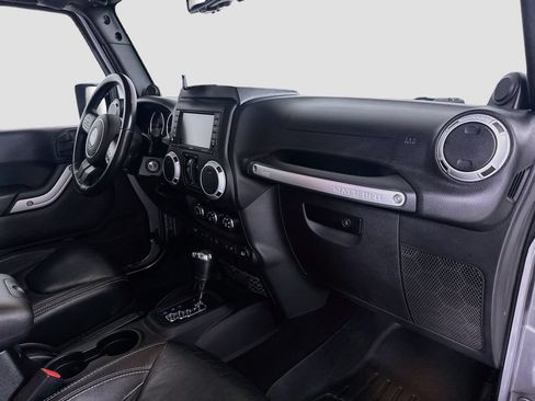 Used 2014 Jeep Wrangler Unlimited Sahara w/ Connectivity Group AWD/4WD image 26
