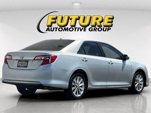 Used 2014 Toyota Camry XLE w/ Leather Package FWD image 4