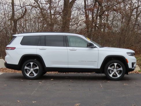 New 2025 Jeep Grand Cherokee L Limited w/ Trailer Tow Package AWD/4WD image 2