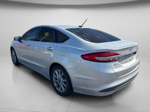 Used 2017 Ford Fusion SE w/ Fusion SE Technology Package FWD image 11