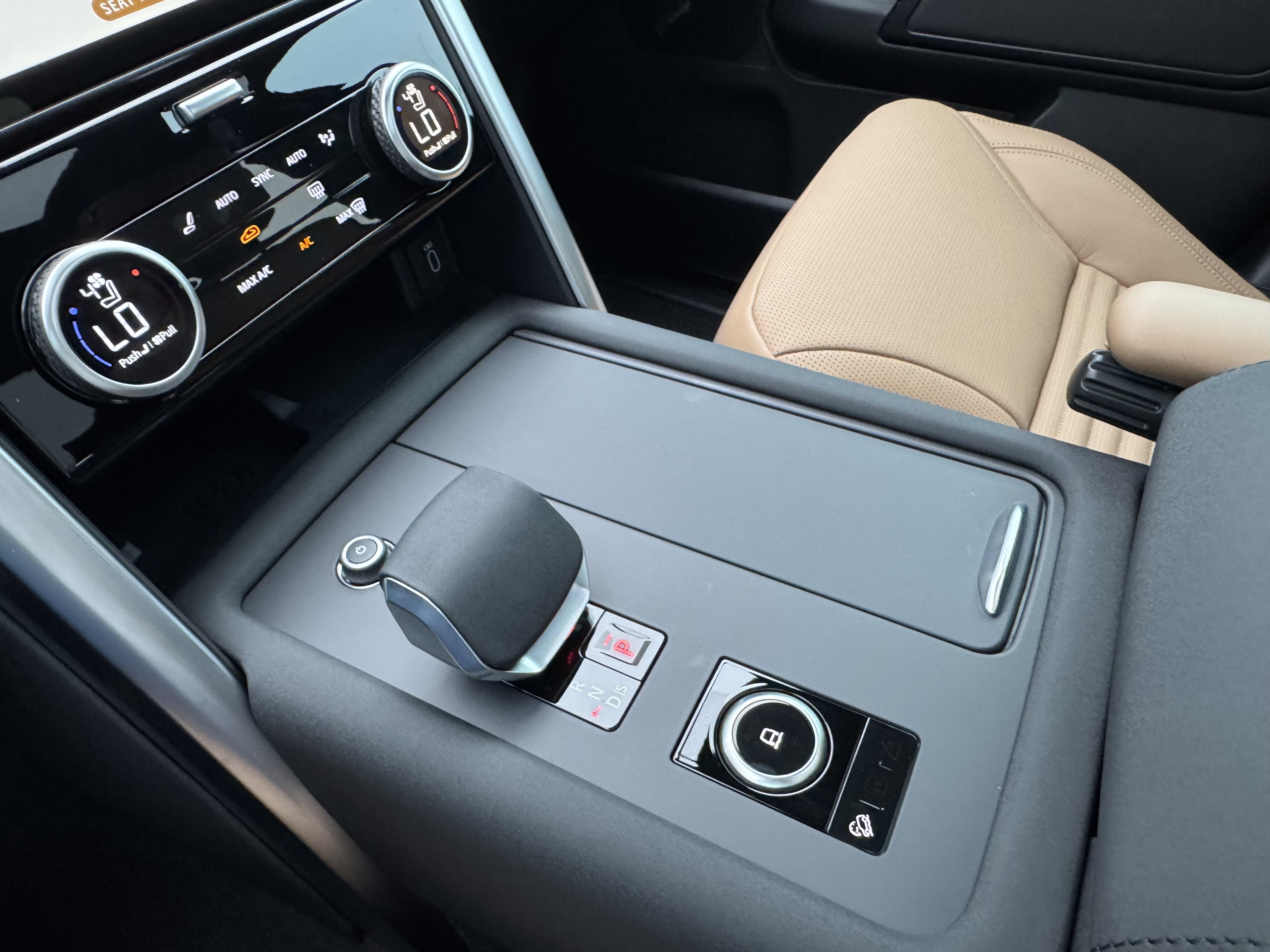 New 2026 Land Rover Discovery Dynamic SE AWD/4WD image 23
