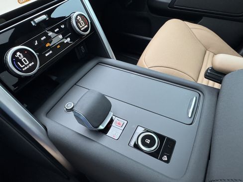 New 2026 Land Rover Discovery Dynamic SE AWD/4WD image 23