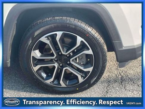 Used 2023 Jeep Compass Limited AWD/4WD image 9