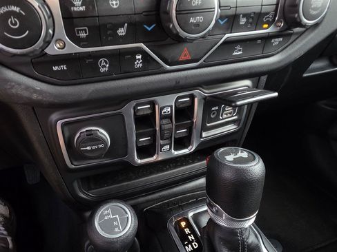 Certified 2025 Jeep Wrangler Unlimited Sahara AWD/4WD image 18