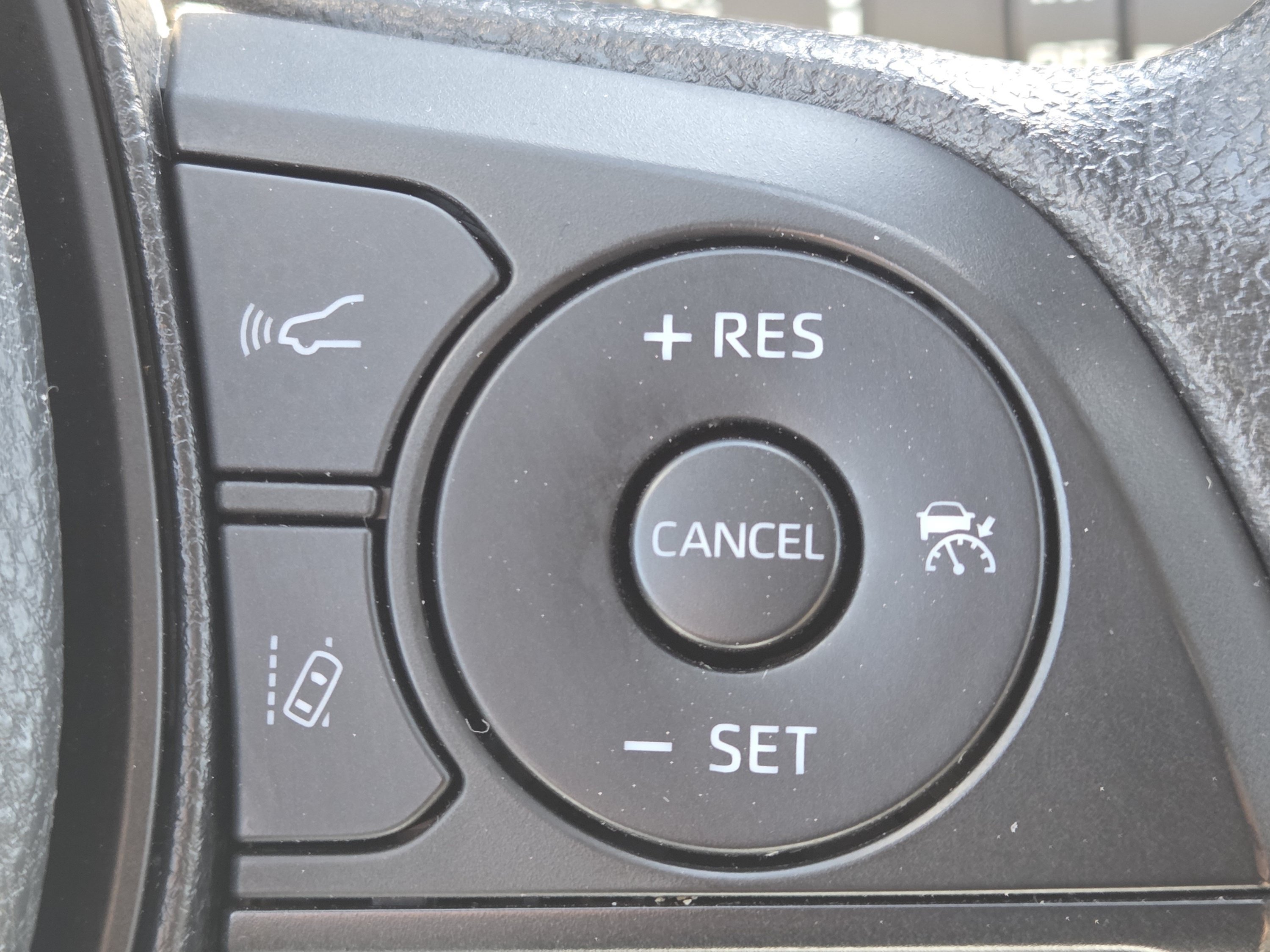 Used 2025 Toyota RAV4 XLE AWD/4WD image 13