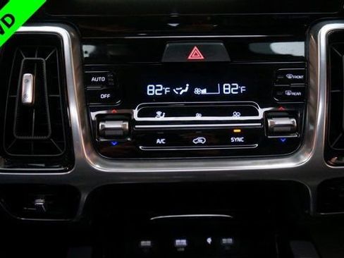 Used 2023 Kia Sorento SX image 18