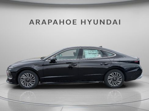 Used 2025 Hyundai Sonata Limited FWD image 2