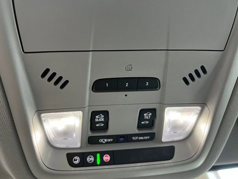 Used 2022 GMC Acadia SLT w/ Preferred Package AWD/4WD image 21