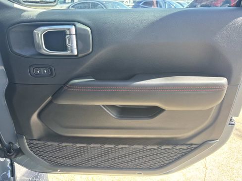 Used 2024 Jeep Gladiator Rubicon w/ Convenience Group image 13