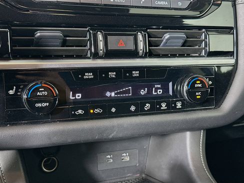 Used 2025 Nissan Pathfinder SV AWD/4WD image 23