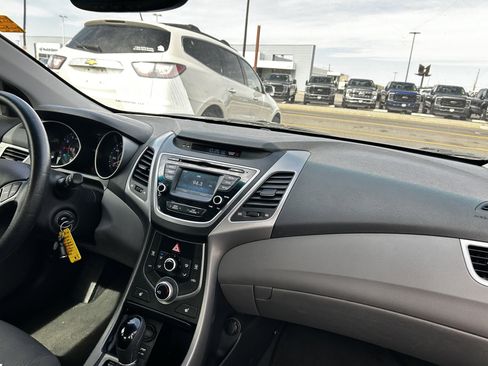 Used 2014 Hyundai Elantra SE w/ Option Group 02 FWD image 14