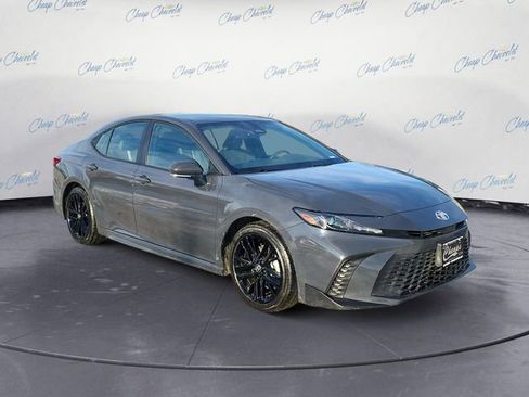 Used 2025 Toyota Camry SE image 7