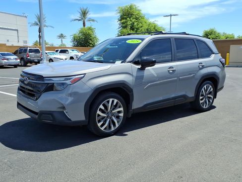 Used 2025 Subaru Forester Touring w/ Popular Package - Touring AWD/4WD image 8