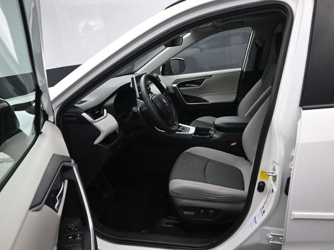 Used 2020 Toyota RAV4 XLE w/ Convenience Package AWD/4WD image 11