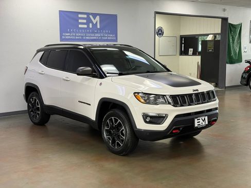 Used 2019 Jeep Compass Trailhawk AWD/4WD image 2