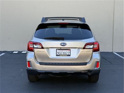 Used 2015 Subaru Outback 2.5i Premium AWD/4WD image 5