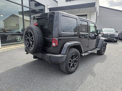 Used 2018 Jeep Wrangler Unlimited Sahara image 3