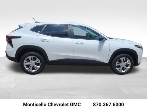 New 2026 Chevrolet Trax LS FWD image 8