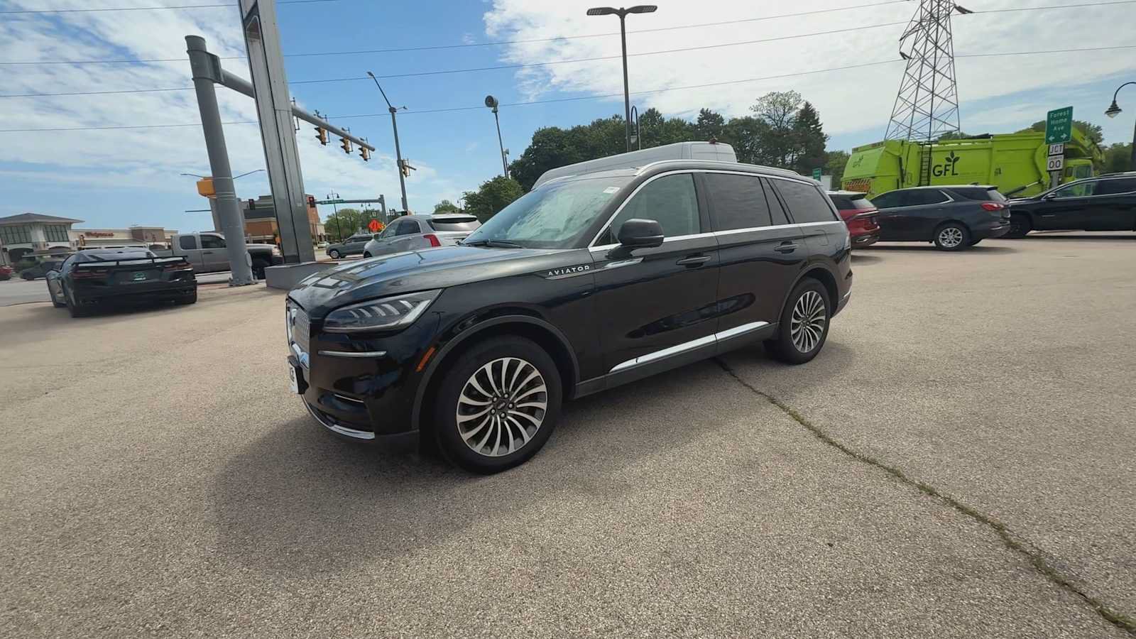 Used 2024 Lincoln Aviator Reserve AWD/4WD image 4
