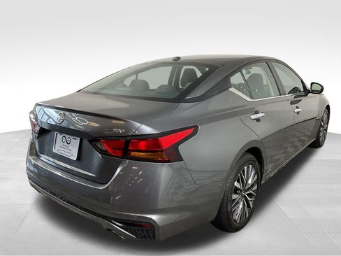 Used 2023 Nissan Altima 2.5 SV w/ SV Premium Package FWD image 9